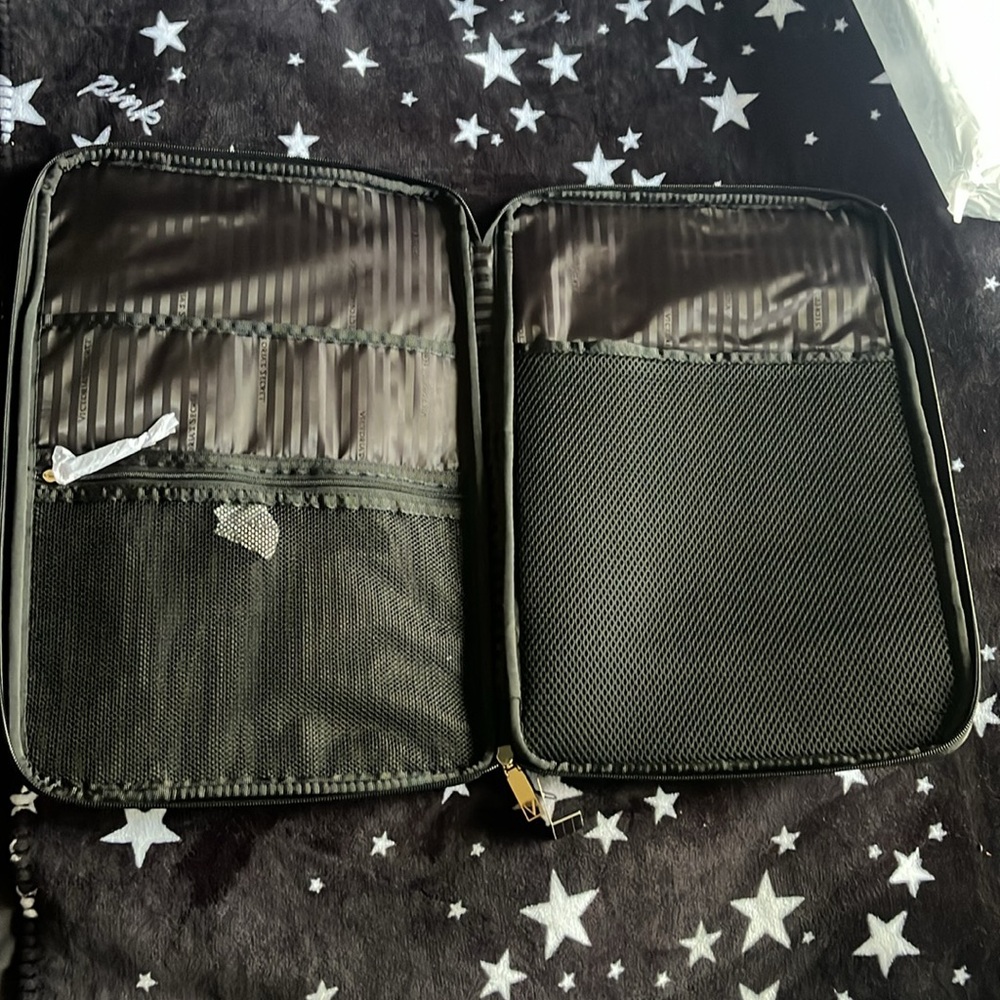 Victoria’s Secret laptop cover - Picture 2 of 5